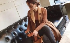 棒棒糖放屁眼里旋转的游戏